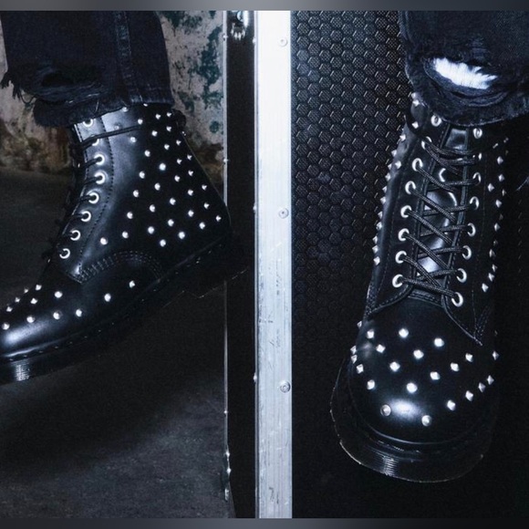 DR. MARTENS 1460 STUD WANAMA BOOTS - Picture 3 of 9